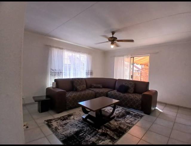 3 BEDROOM TOWNHOUSE FOR SALE IN HELIKONPARK